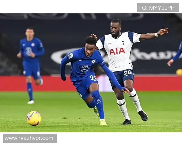 各球队最强阵容中的足球明星们展现巅峰实力与精彩表现 各球队最强阵容中的足球明星们展现巅峰实力与精彩表现